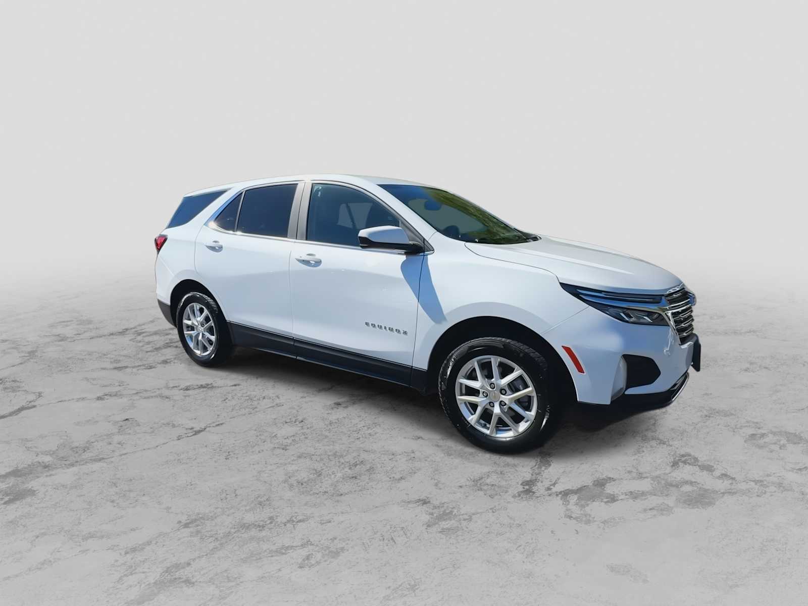 2024 Chevrolet Equinox photo 2