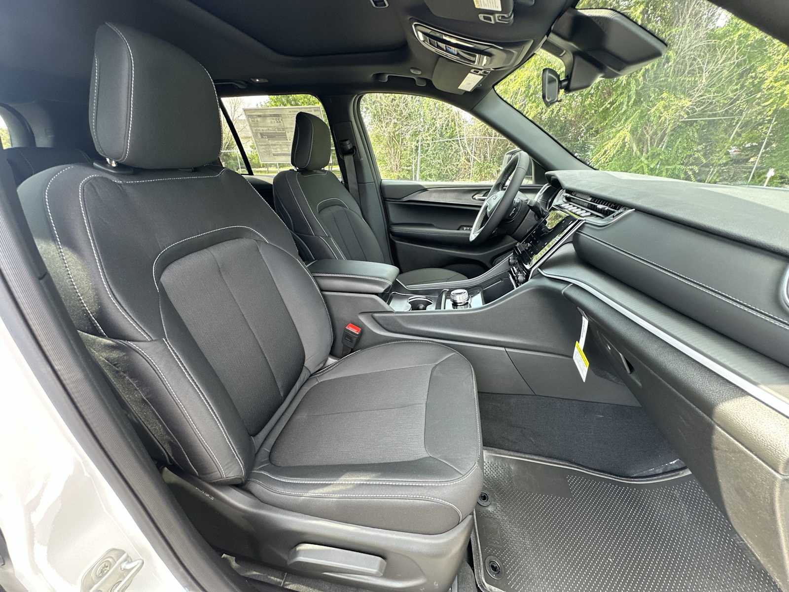 Thumbnail: 2025 Jeep Grand Cherokee - 24