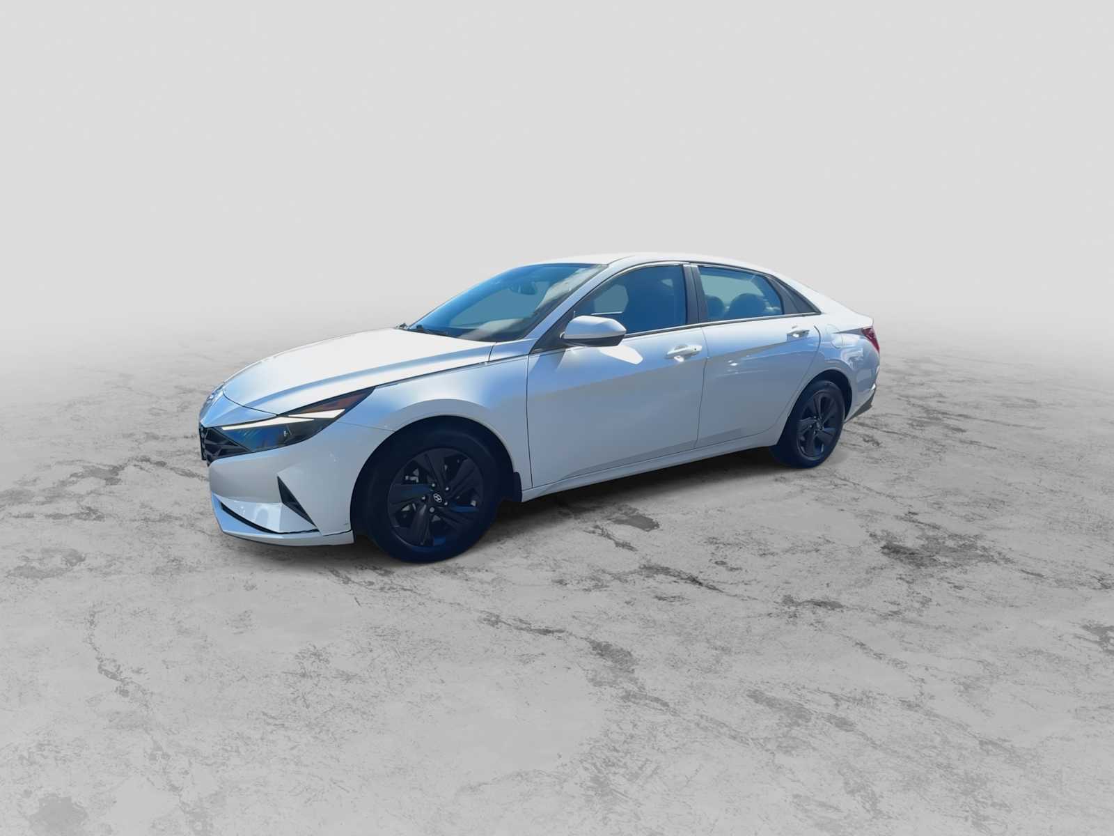 2022 Hyundai Elantra SEL Convenience photo 4