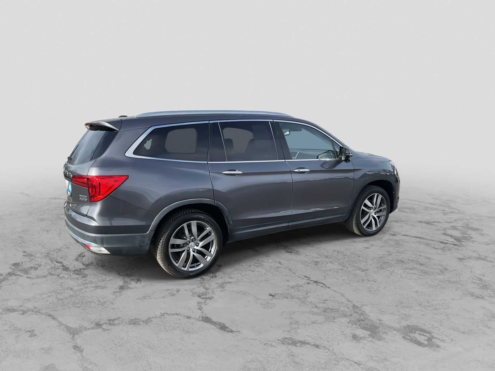 Thumbnail: 2017 Honda Pilot - 8