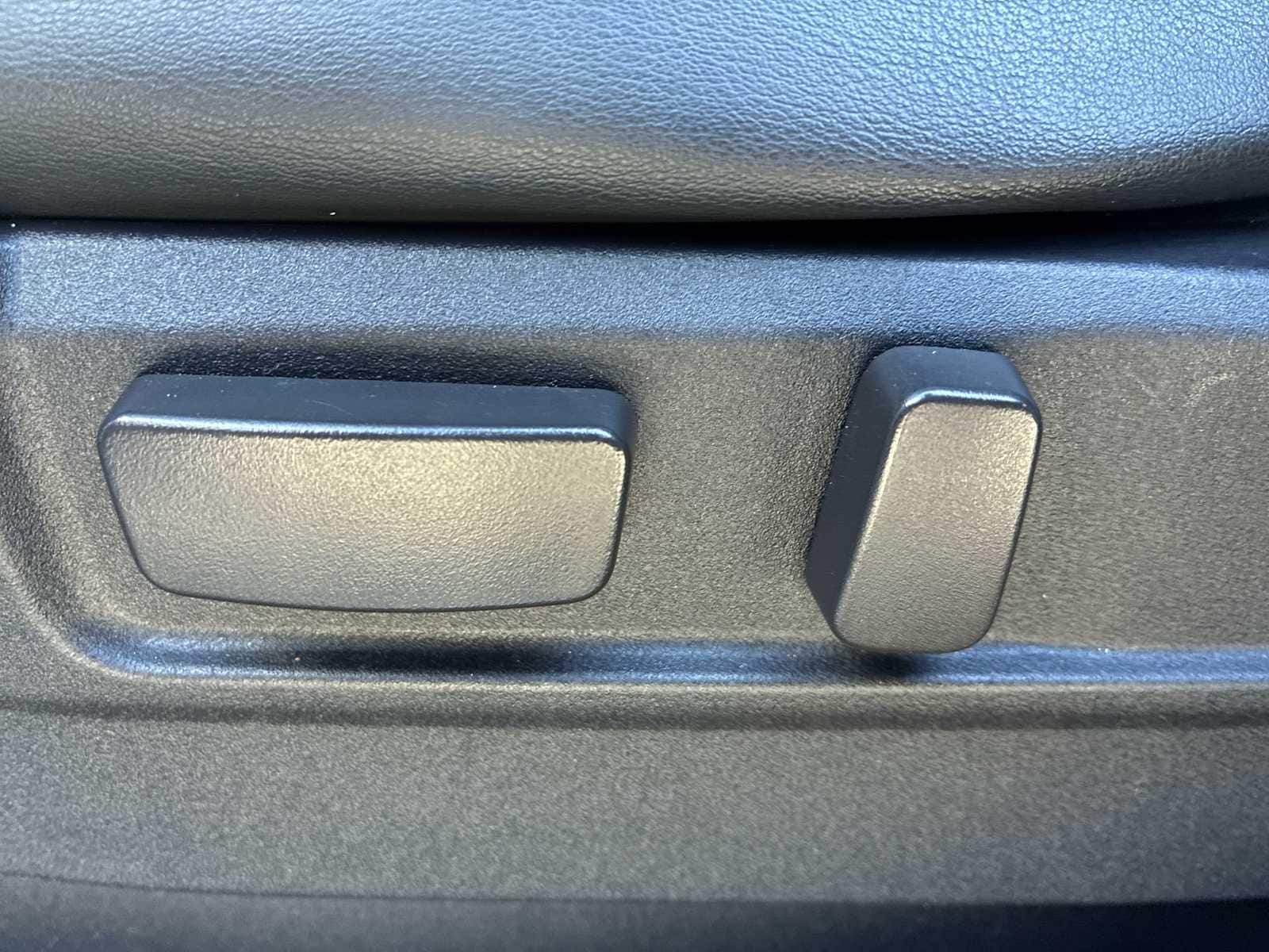 Thumbnail: 2019 Mitsubishi Outlander - 14