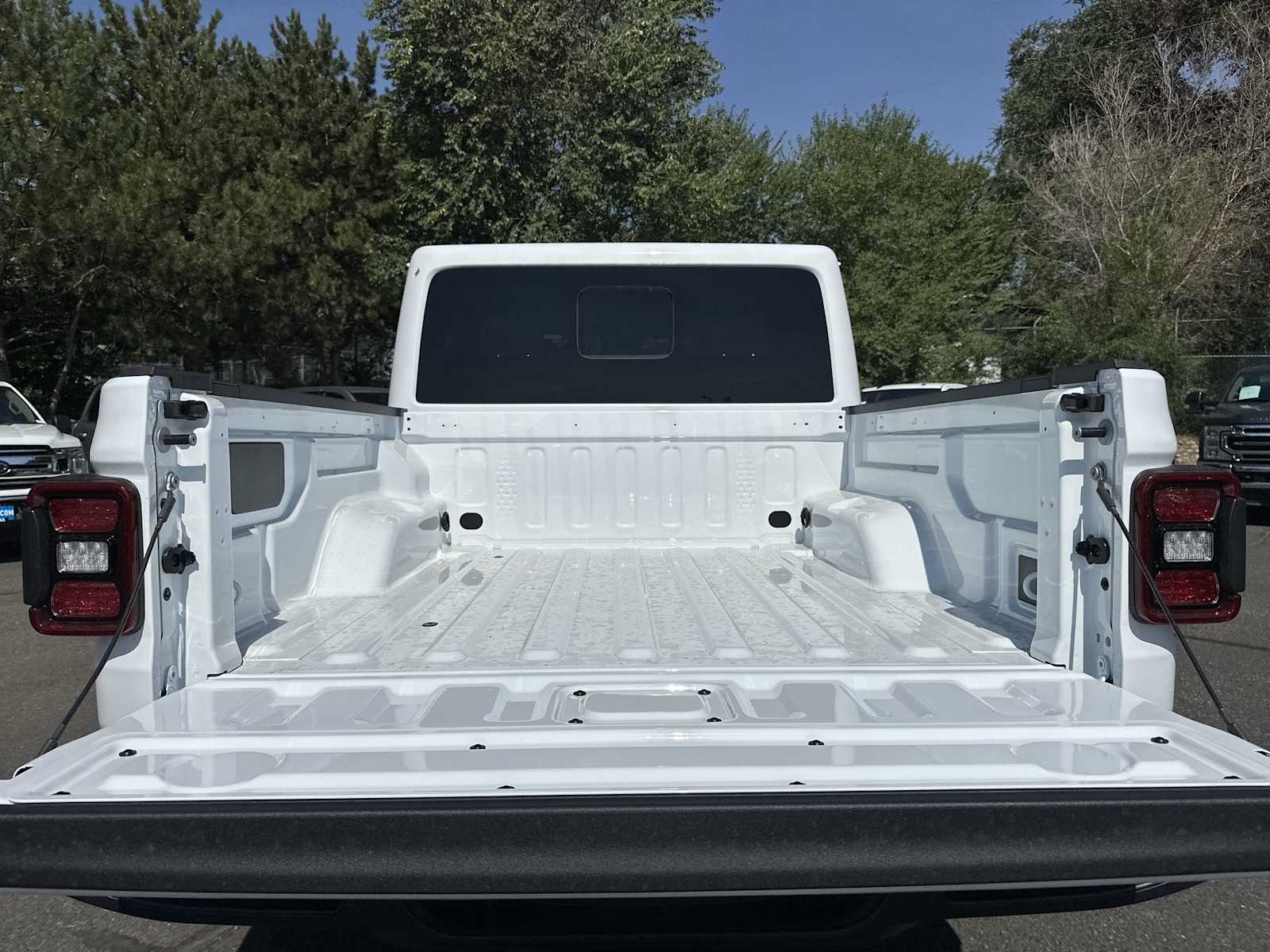 Thumbnail: 2025 Jeep Gladiator - 18