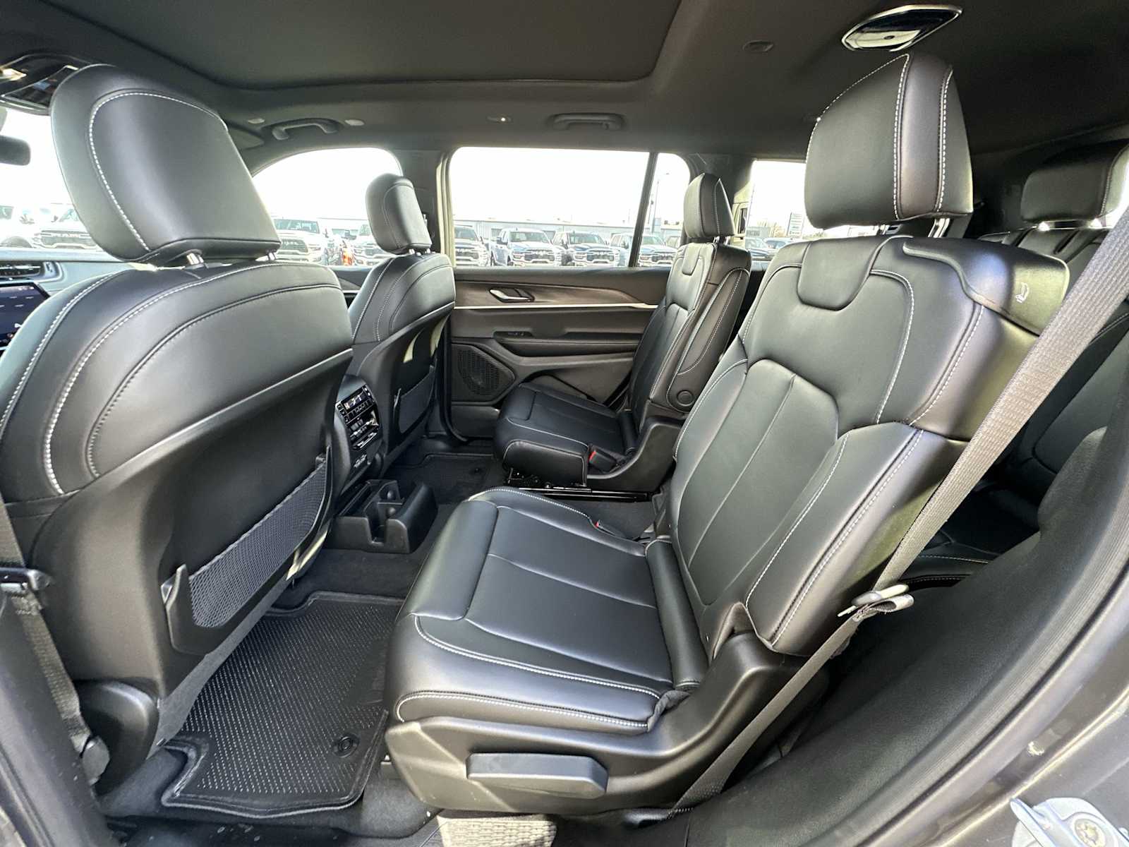 Thumbnail: 2025 Jeep Grand Cherokee - 24