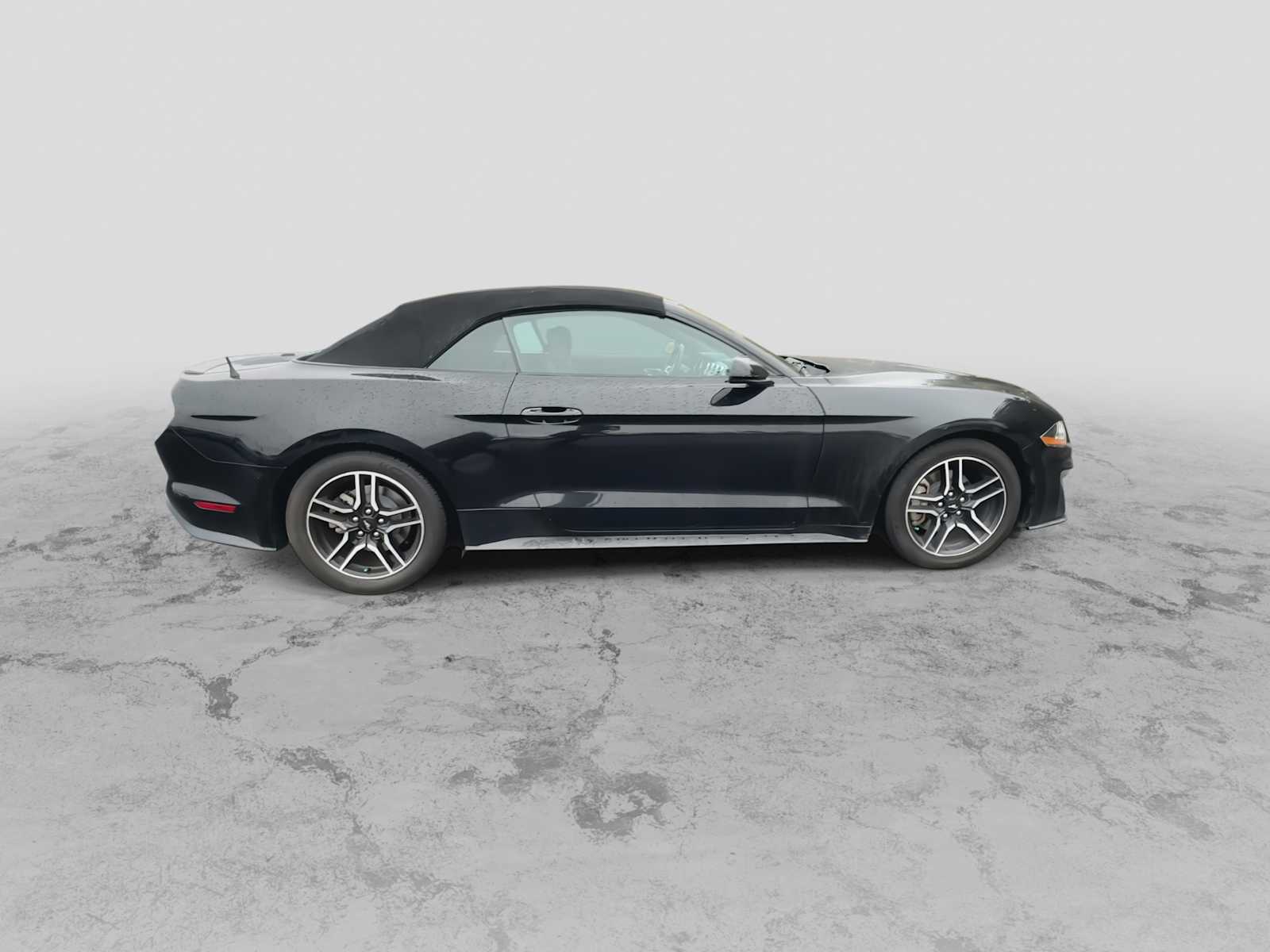 Thumbnail: 2022 Ford Mustang - 9