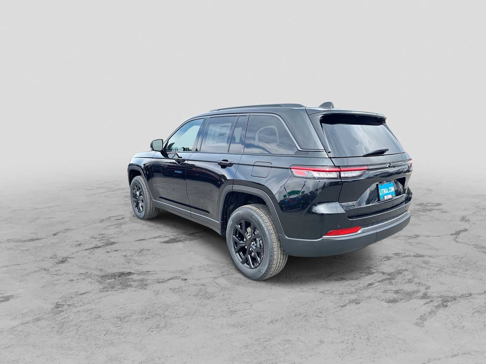 Thumbnail: 2026 Jeep Grand Cherokee - 6