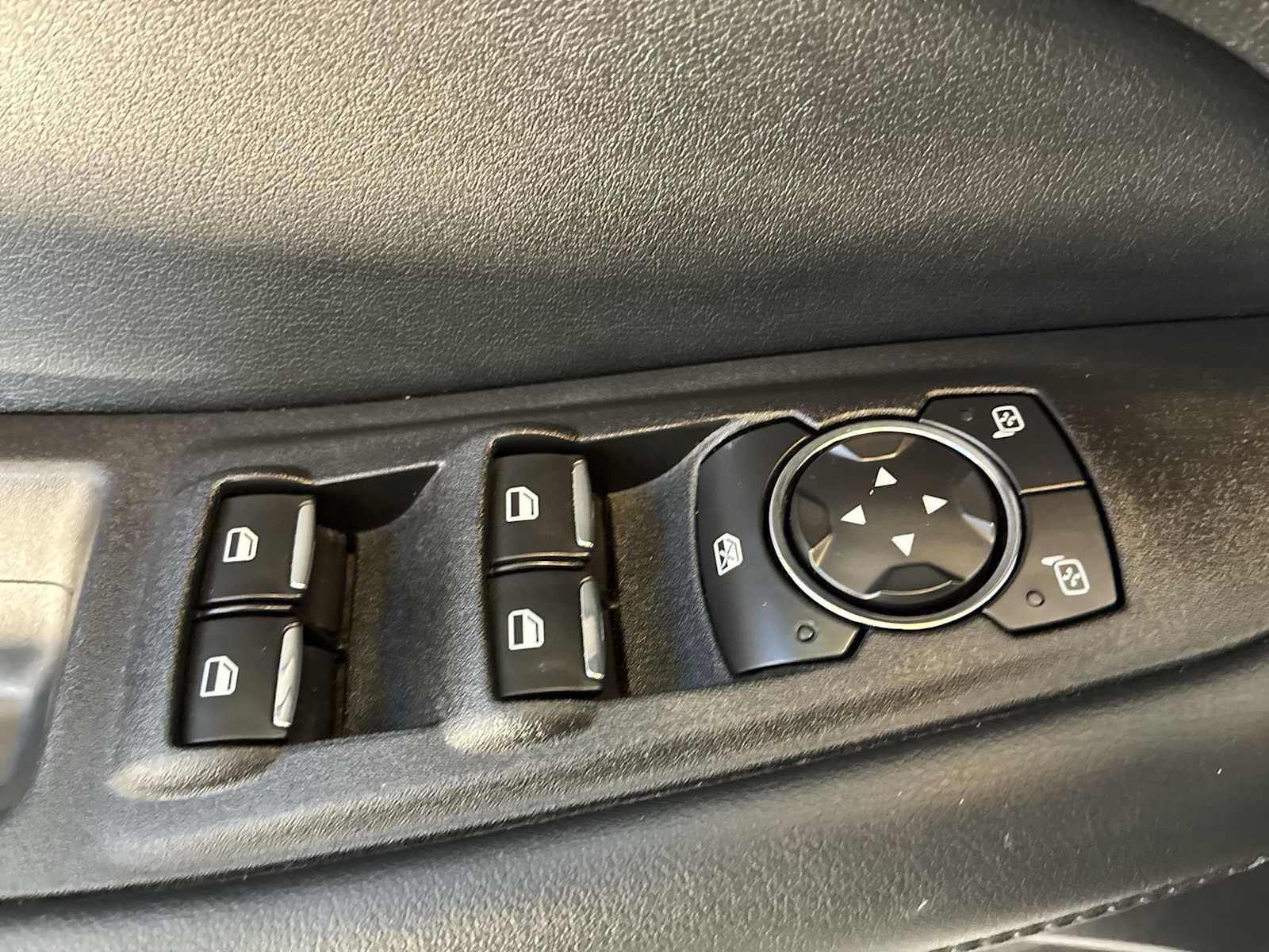 Thumbnail: 2021 Ford Edge - 15