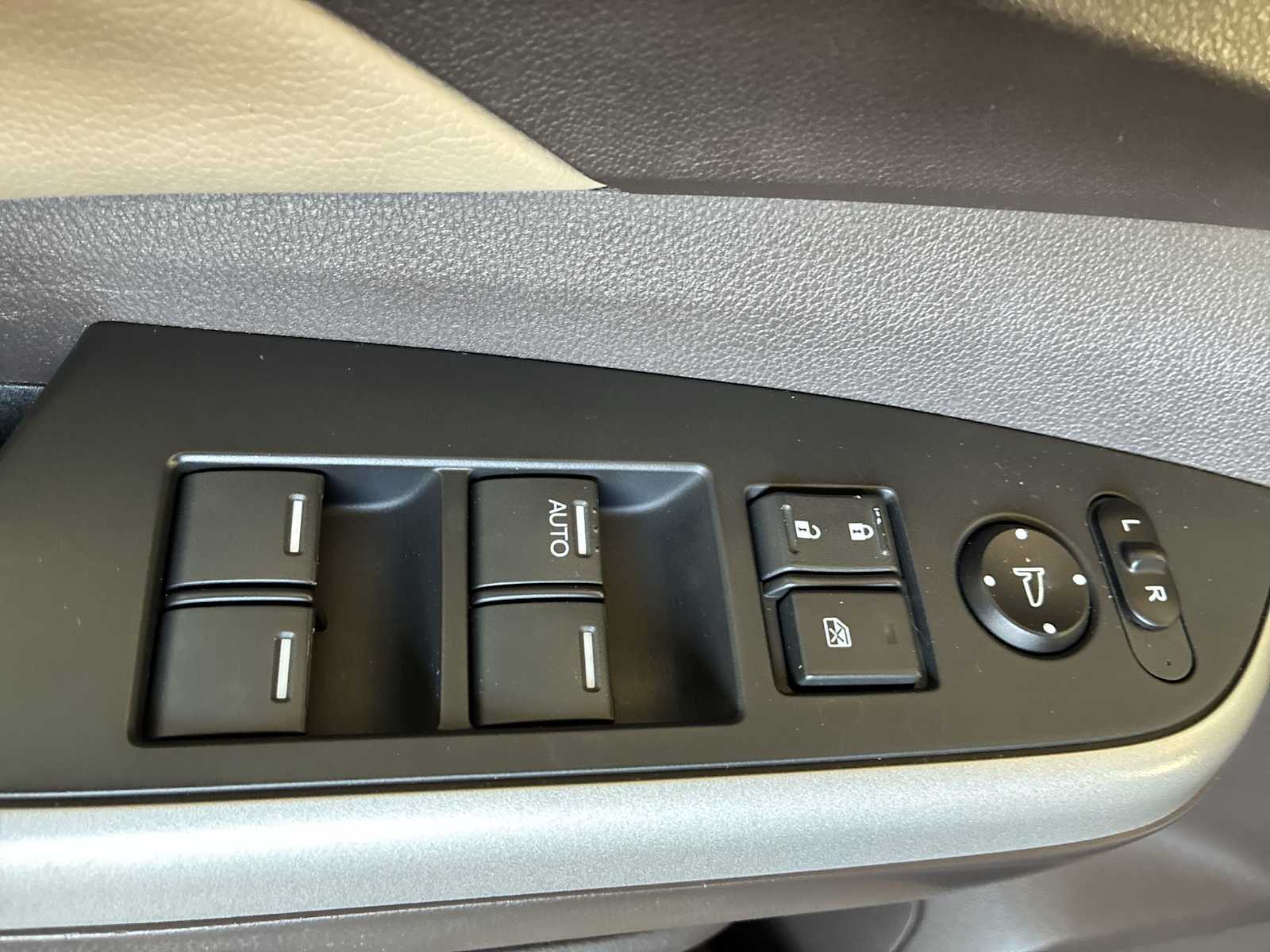 Thumbnail: 2012 Honda CR-V - 15