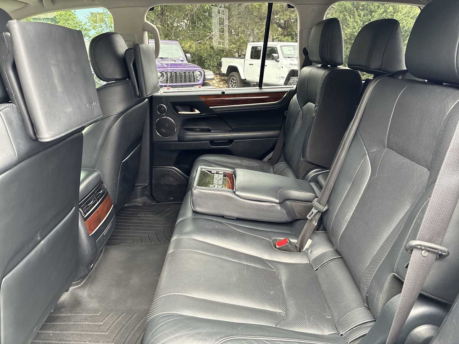 2017 Lexus LX 570 - Photo 25