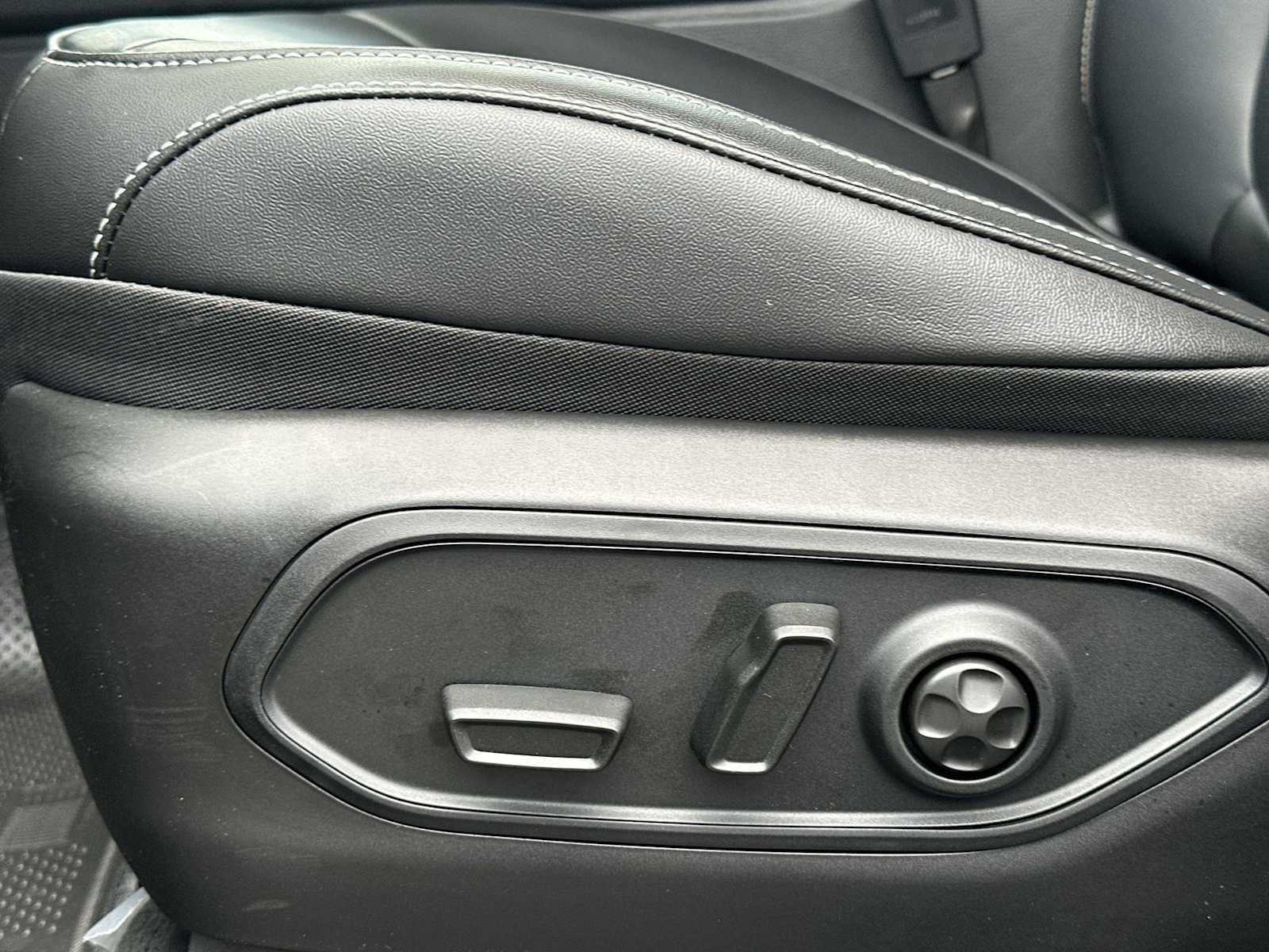 Thumbnail: 2025 Jeep Grand Cherokee - 14