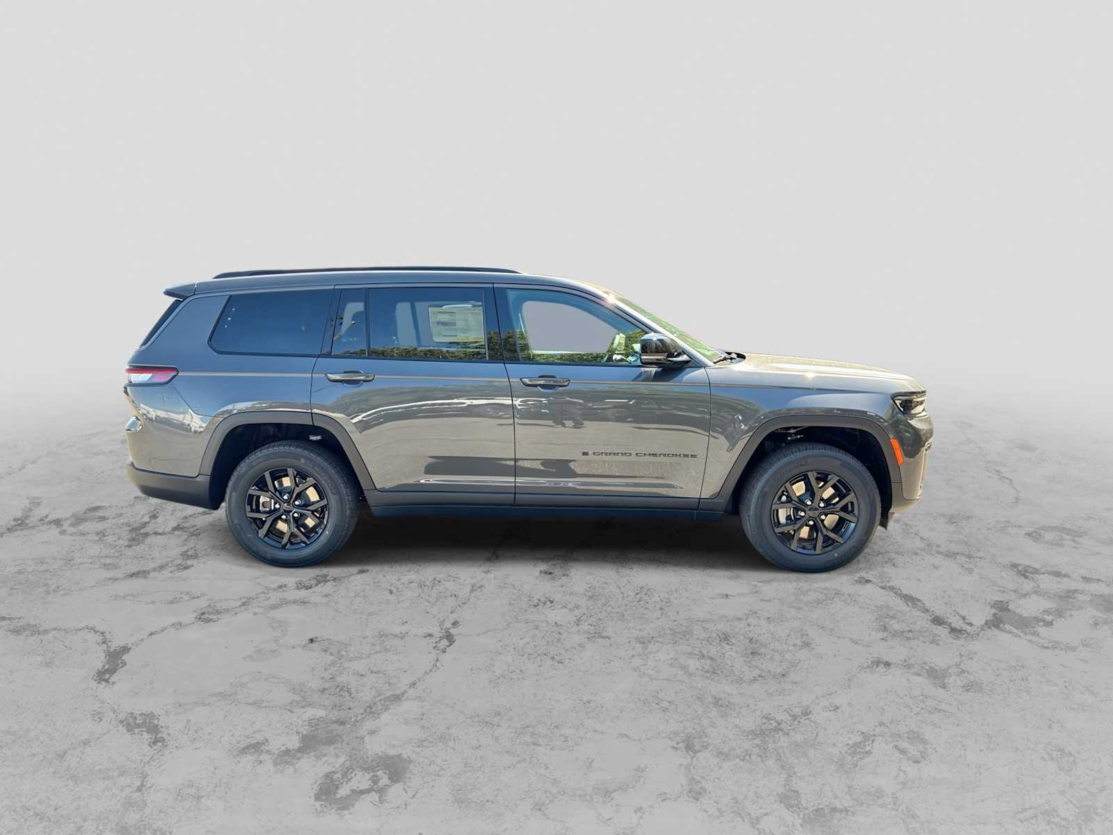 Thumbnail: 2026 Jeep Grand Cherokee - 9