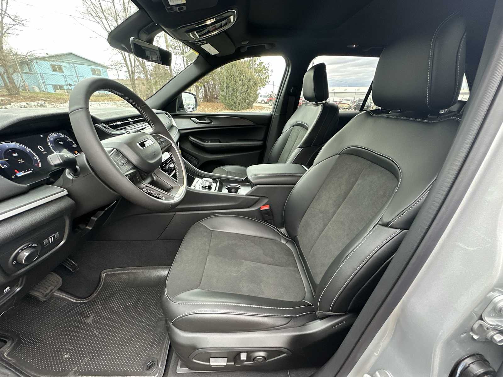 Thumbnail: 2025 Jeep Grand Cherokee - 13