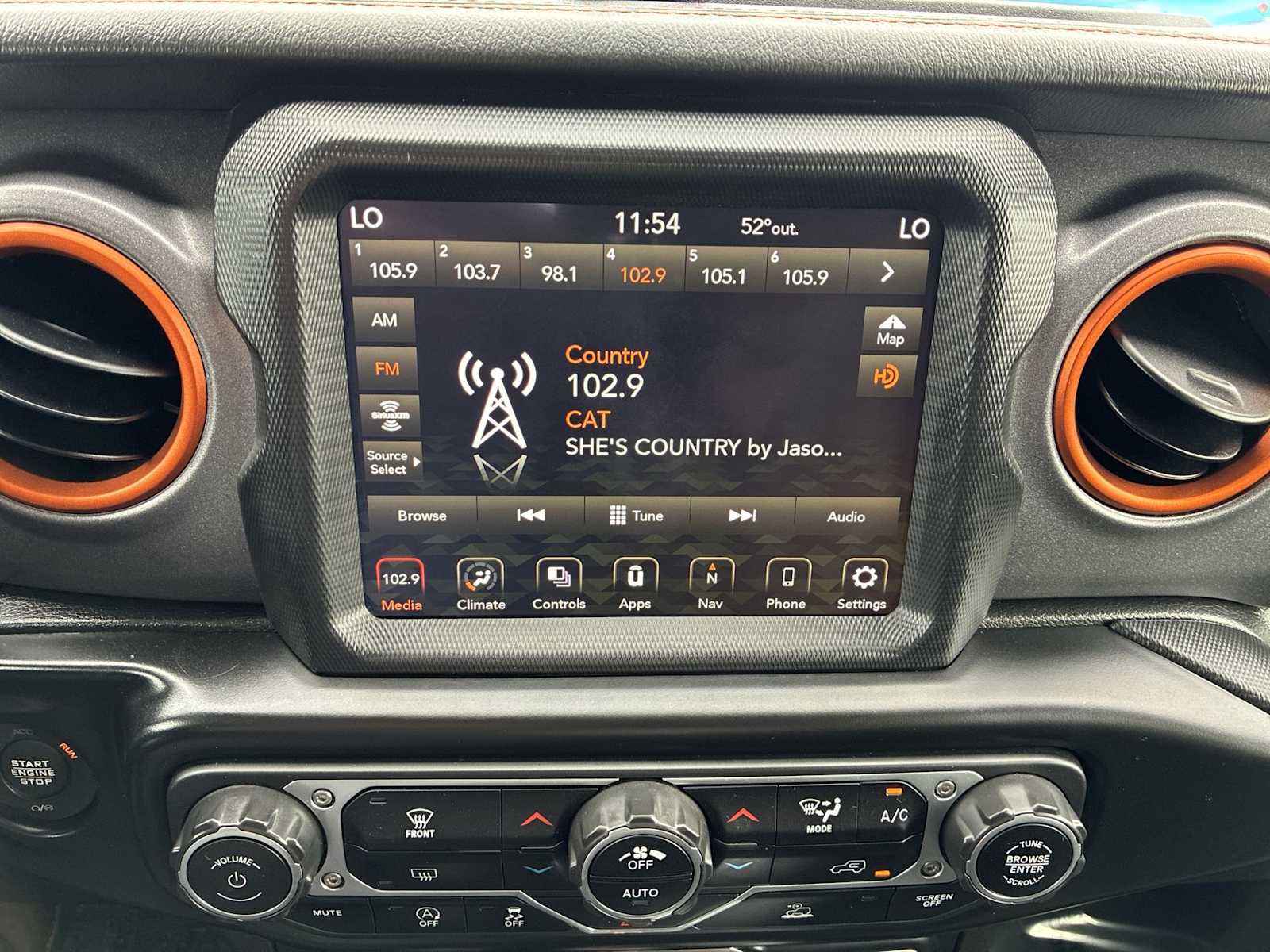 Thumbnail: 2021 Jeep Gladiator - 12