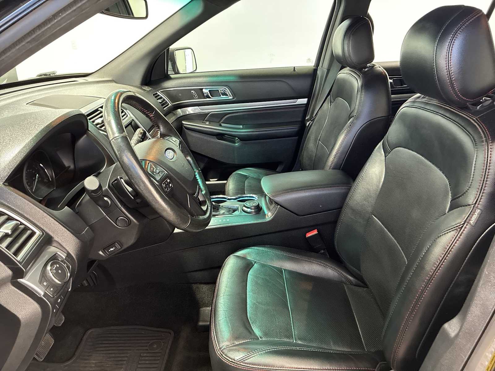 Thumbnail: 2016 Ford Explorer - 13