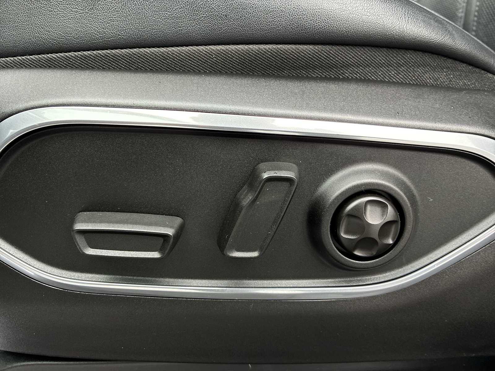 Thumbnail: 2024 Jeep Wagoneer - 14