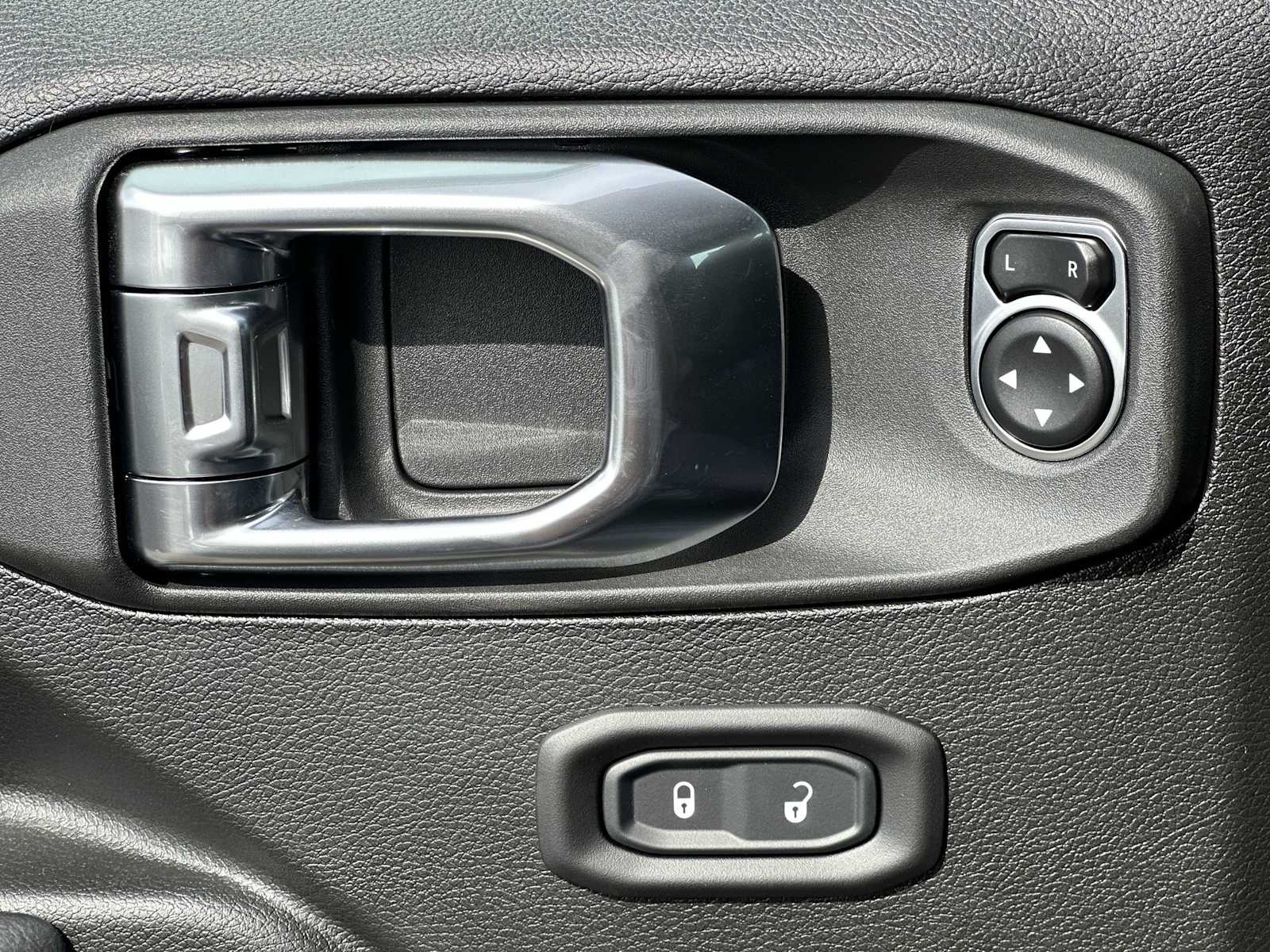 Thumbnail: 2025 Jeep Wrangler - 15