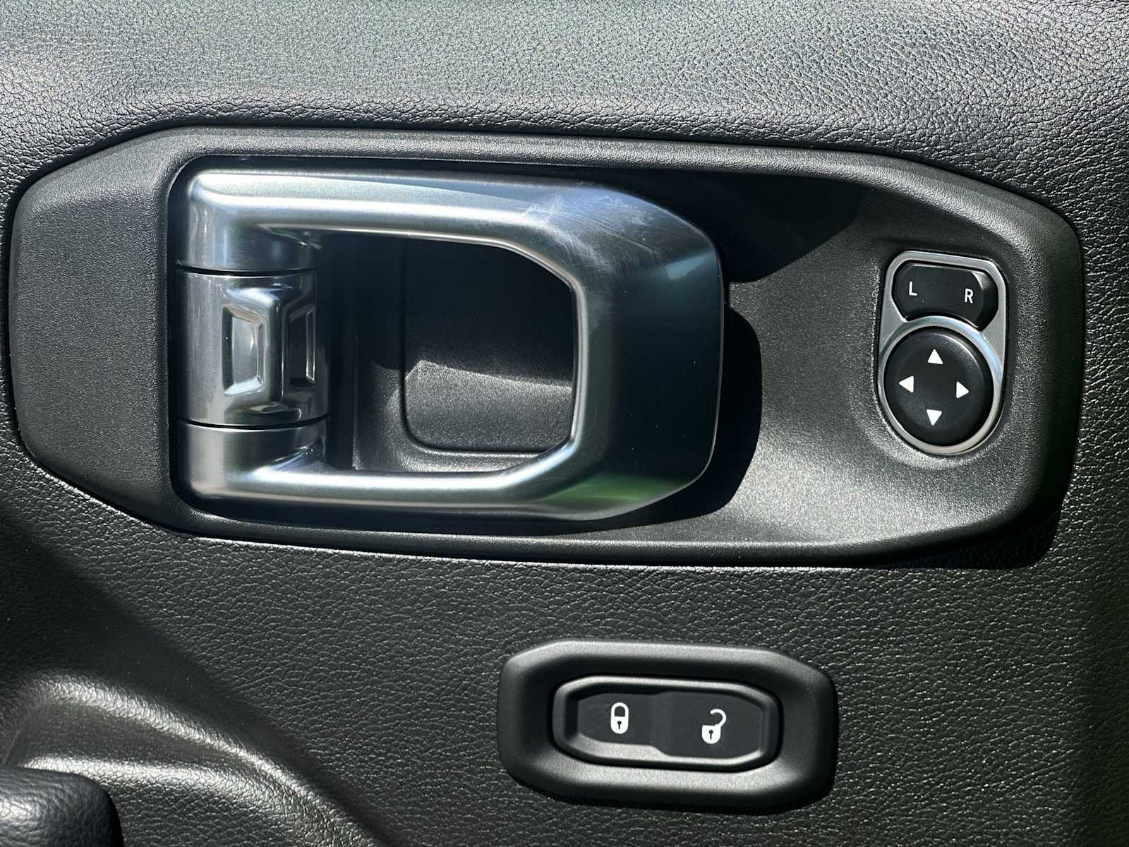 Thumbnail: 2025 Jeep Gladiator - 15