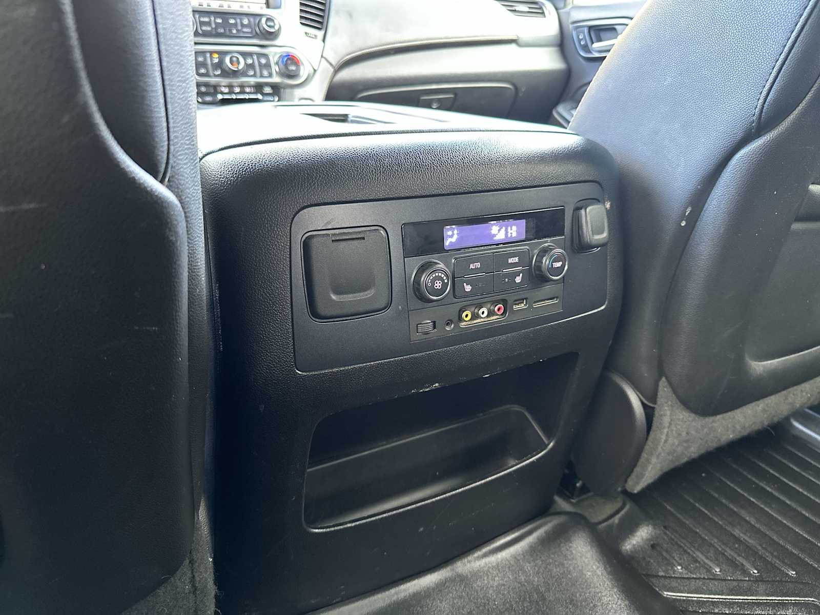 Thumbnail: 2015 Chevrolet Tahoe - 22