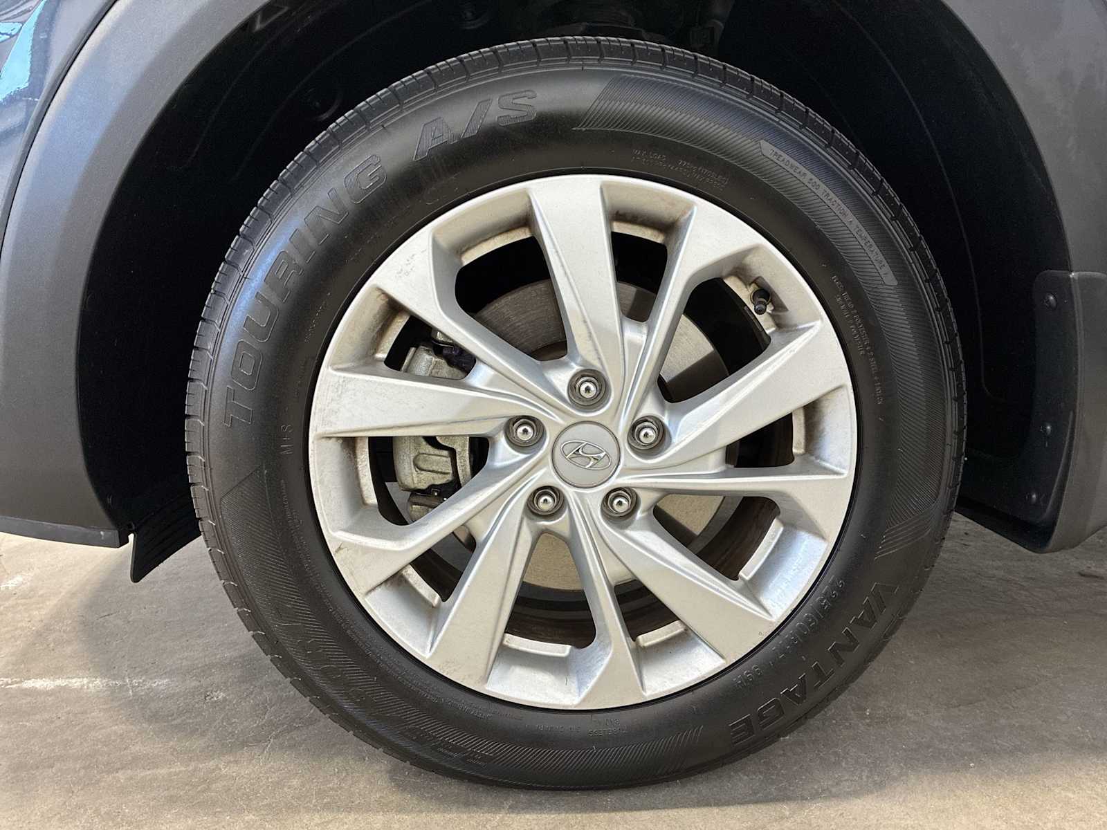 Thumbnail: 2019 Hyundai Tucson - 18