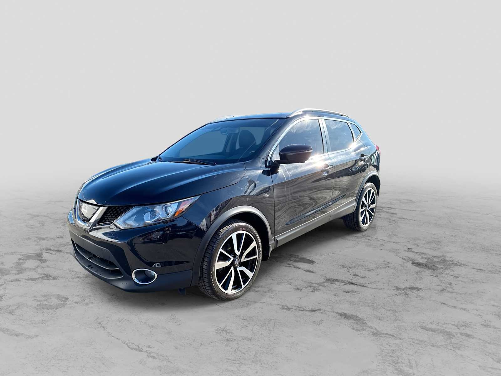Thumbnail: 2017 Nissan Rogue Sport - 4