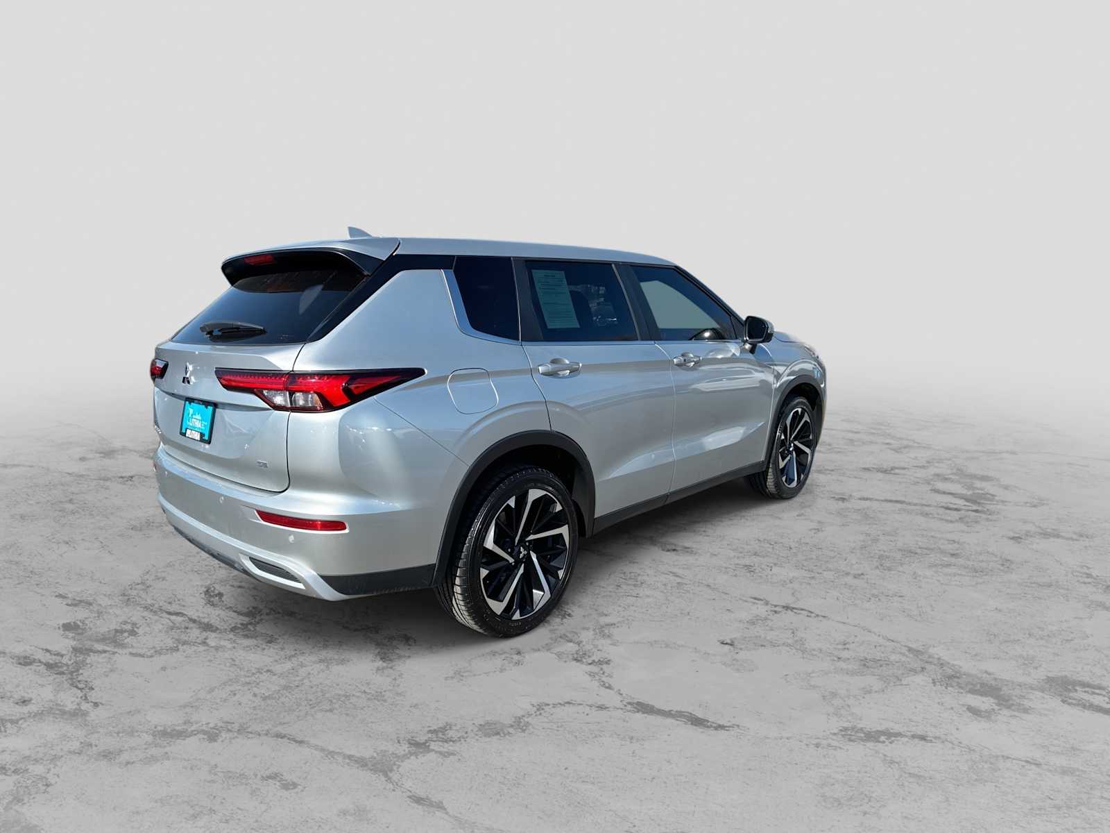 Thumbnail: 2022 Mitsubishi Outlander - 8