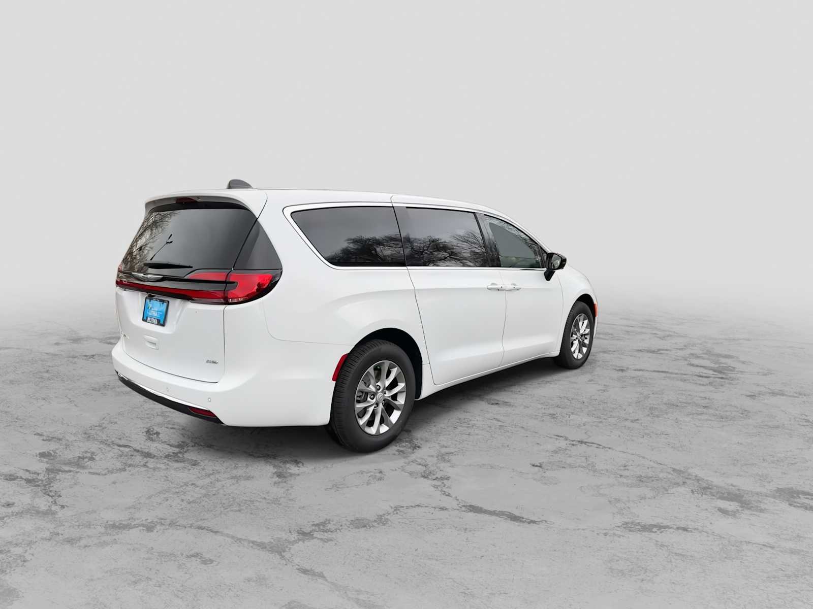 Thumbnail: 2026 Chrysler Pacifica - 8