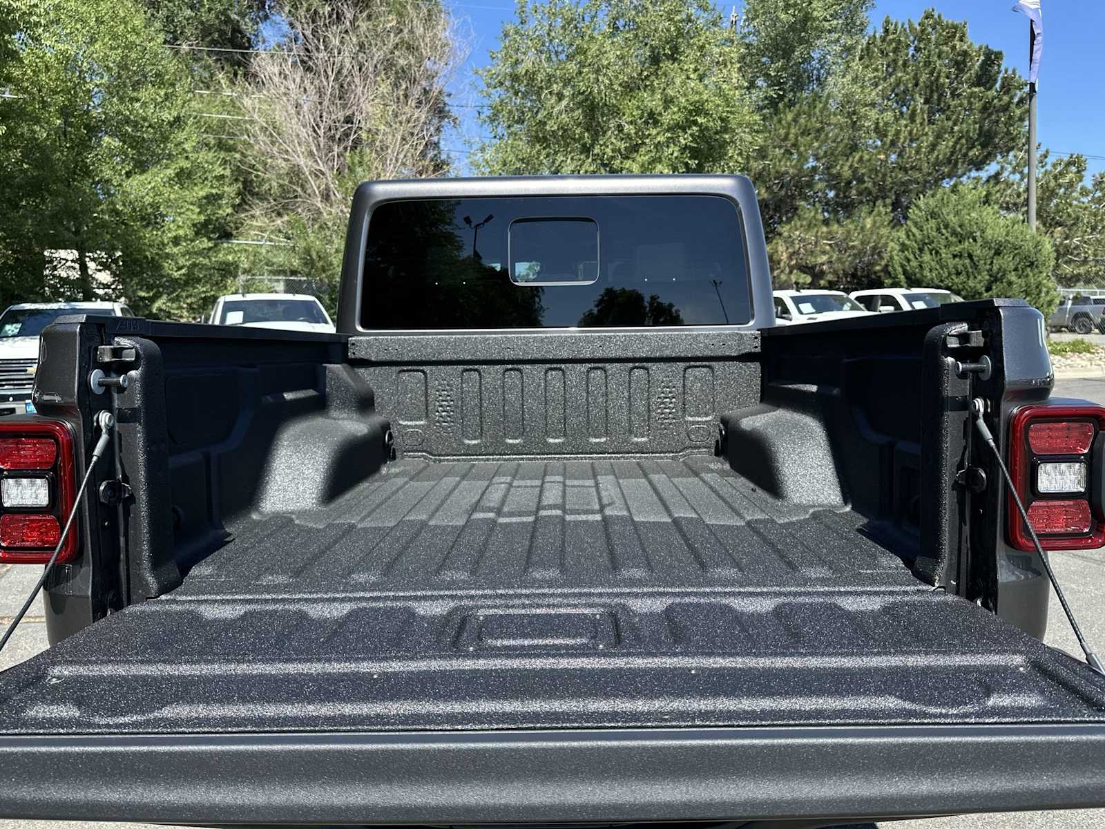 Thumbnail: 2025 Jeep Gladiator - 19