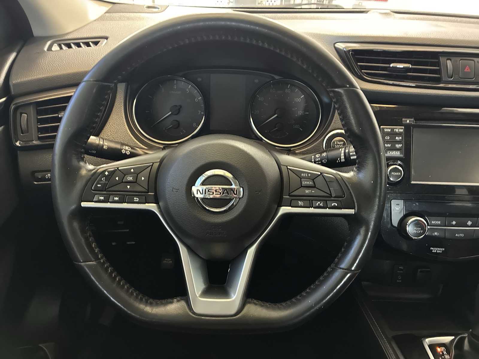 Thumbnail: 2017 Nissan Rogue Sport - 11
