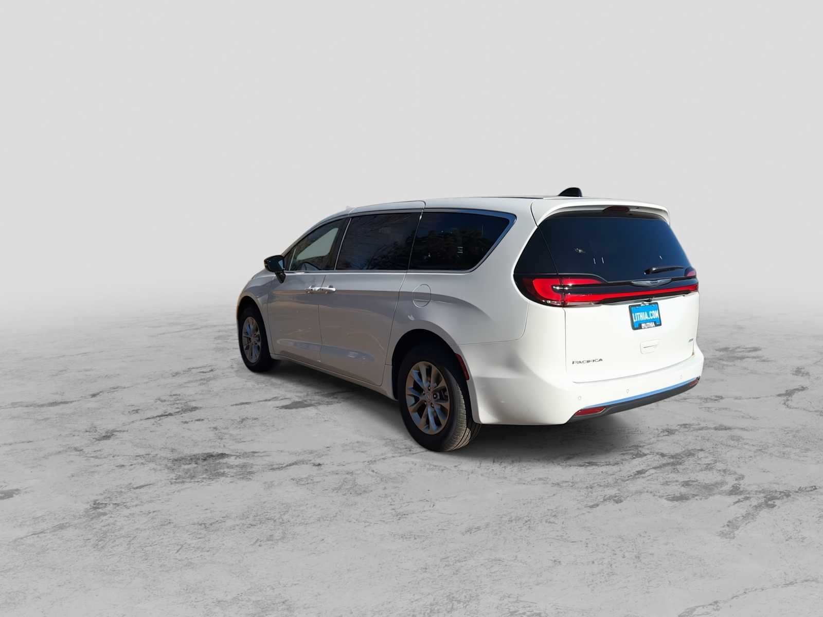 Thumbnail: 2026 Chrysler Pacifica - 6