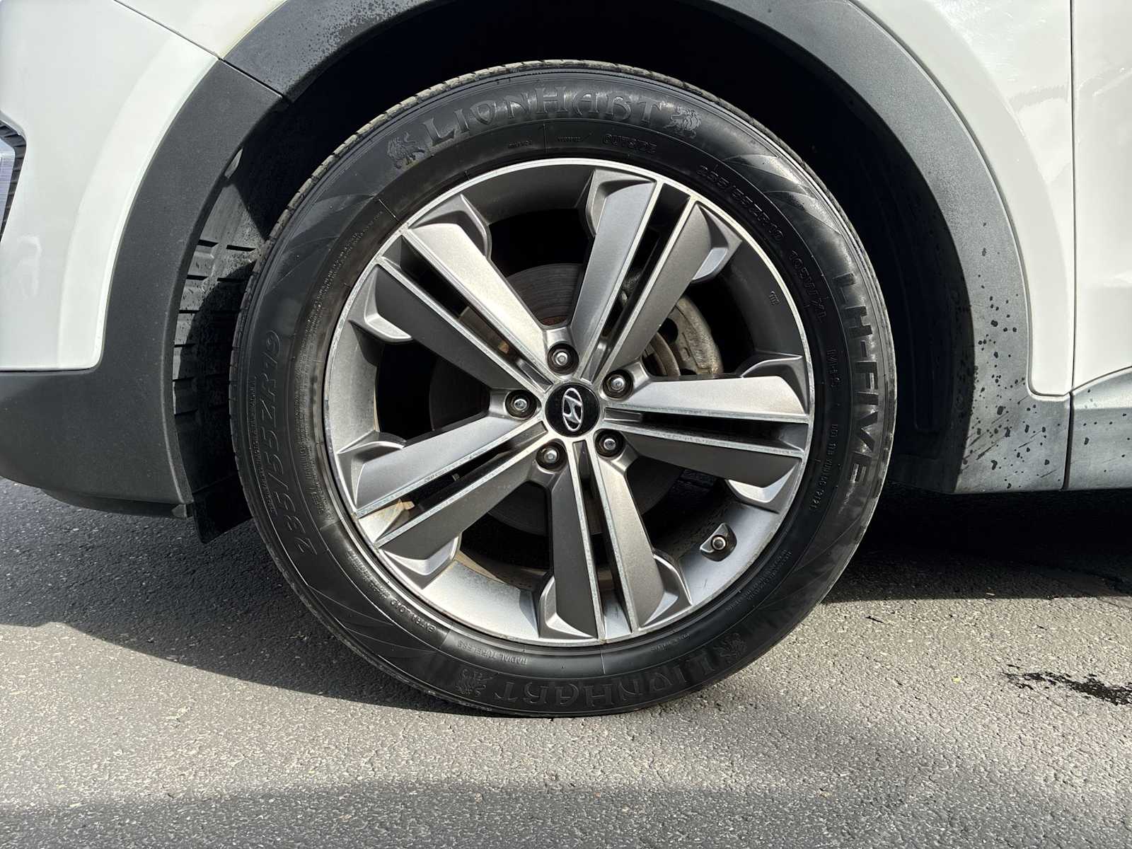 Thumbnail: 2016 Hyundai Santa Fe - 19