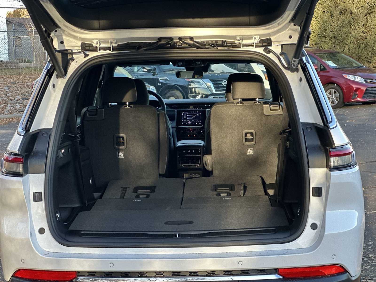 Thumbnail: 2025 Jeep Grand Cherokee - 19