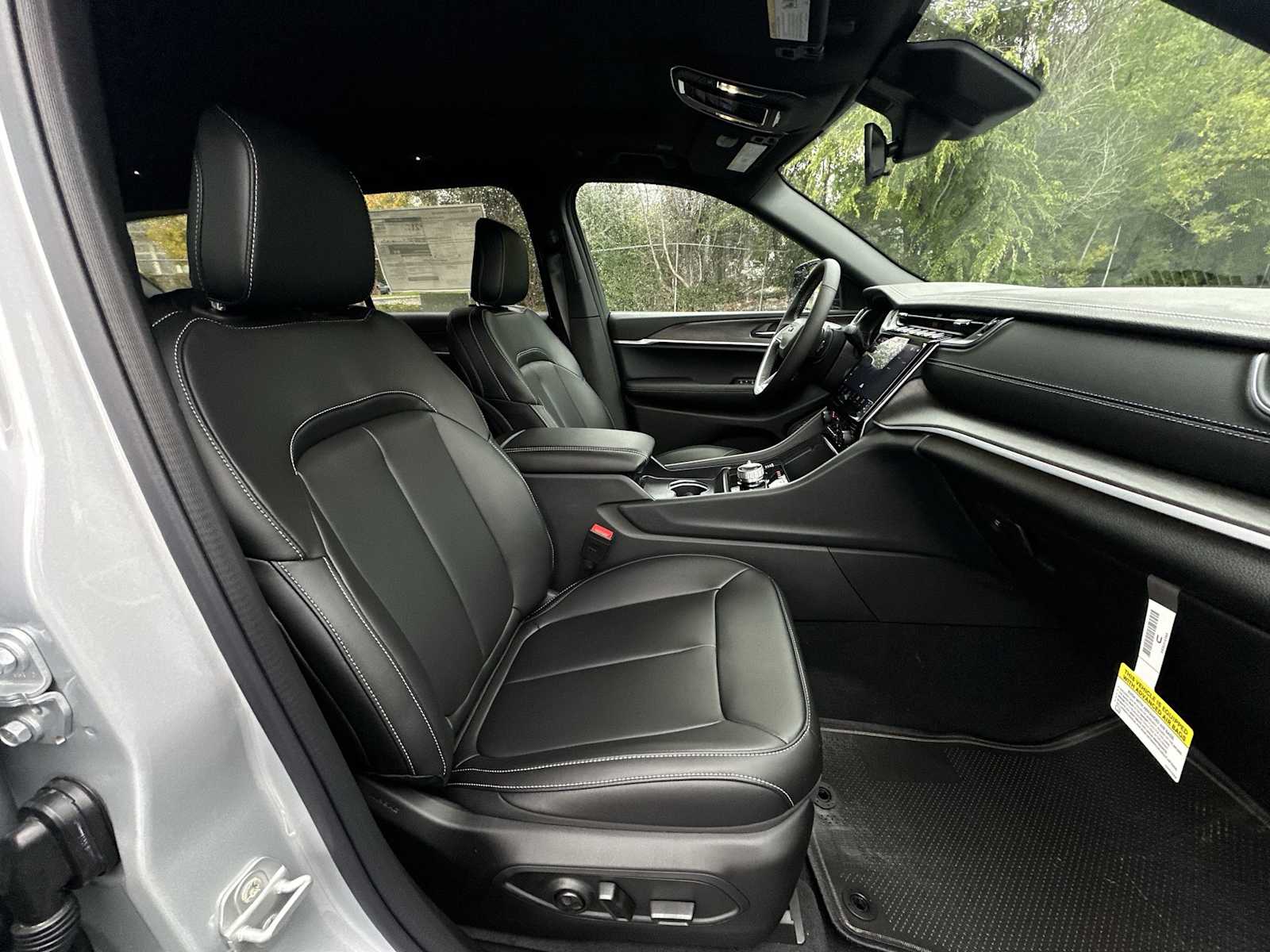 Thumbnail: 2025 Jeep Grand Cherokee - 26