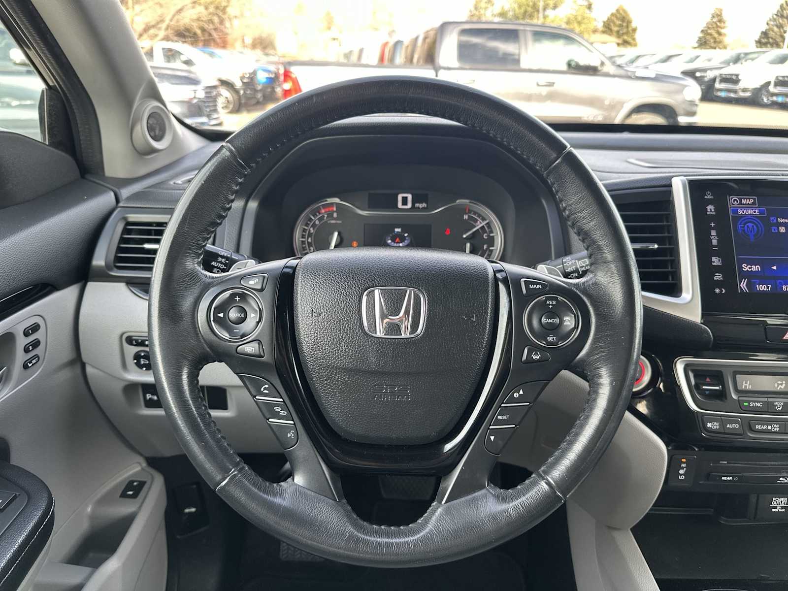 Thumbnail: 2017 Honda Pilot - 11