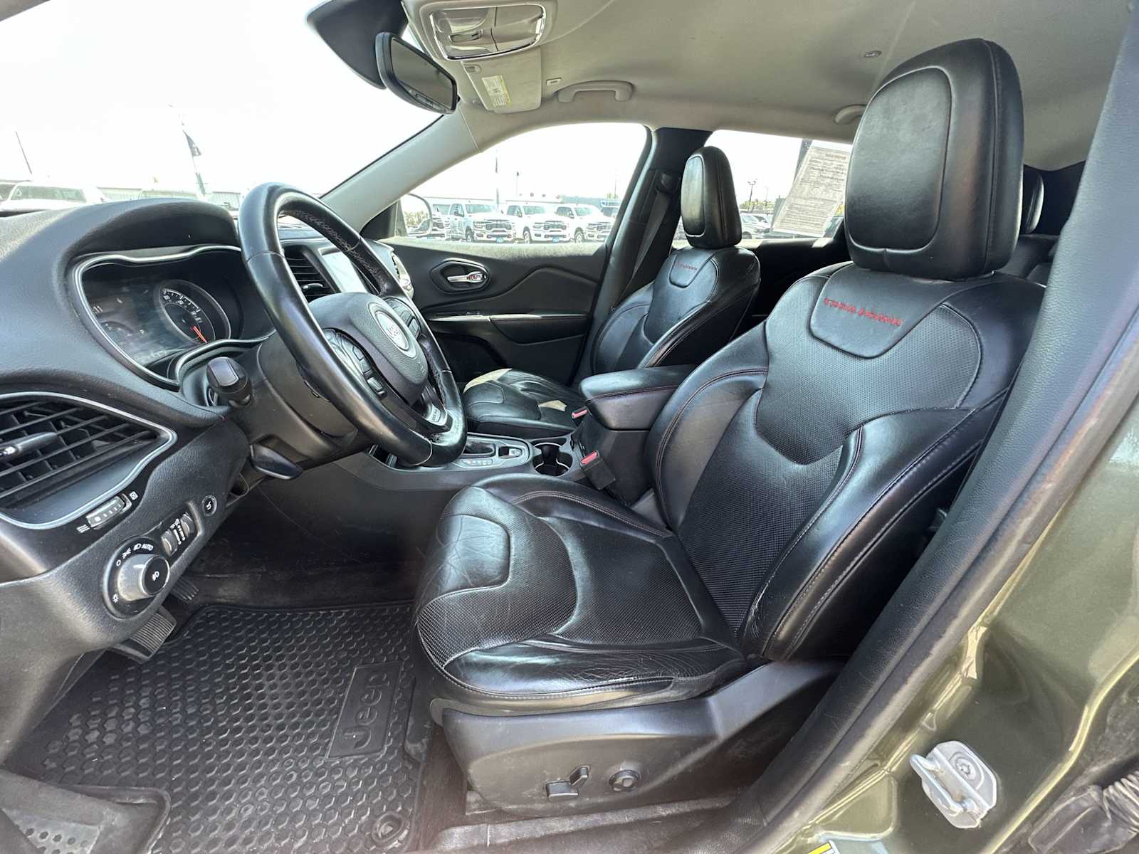 Thumbnail: 2019 Jeep Cherokee - 13