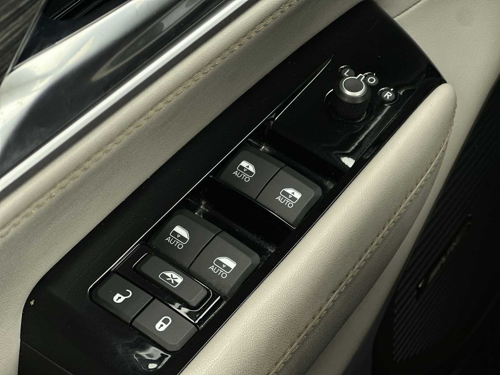 Thumbnail: 2023 Jeep Wagoneer - 15