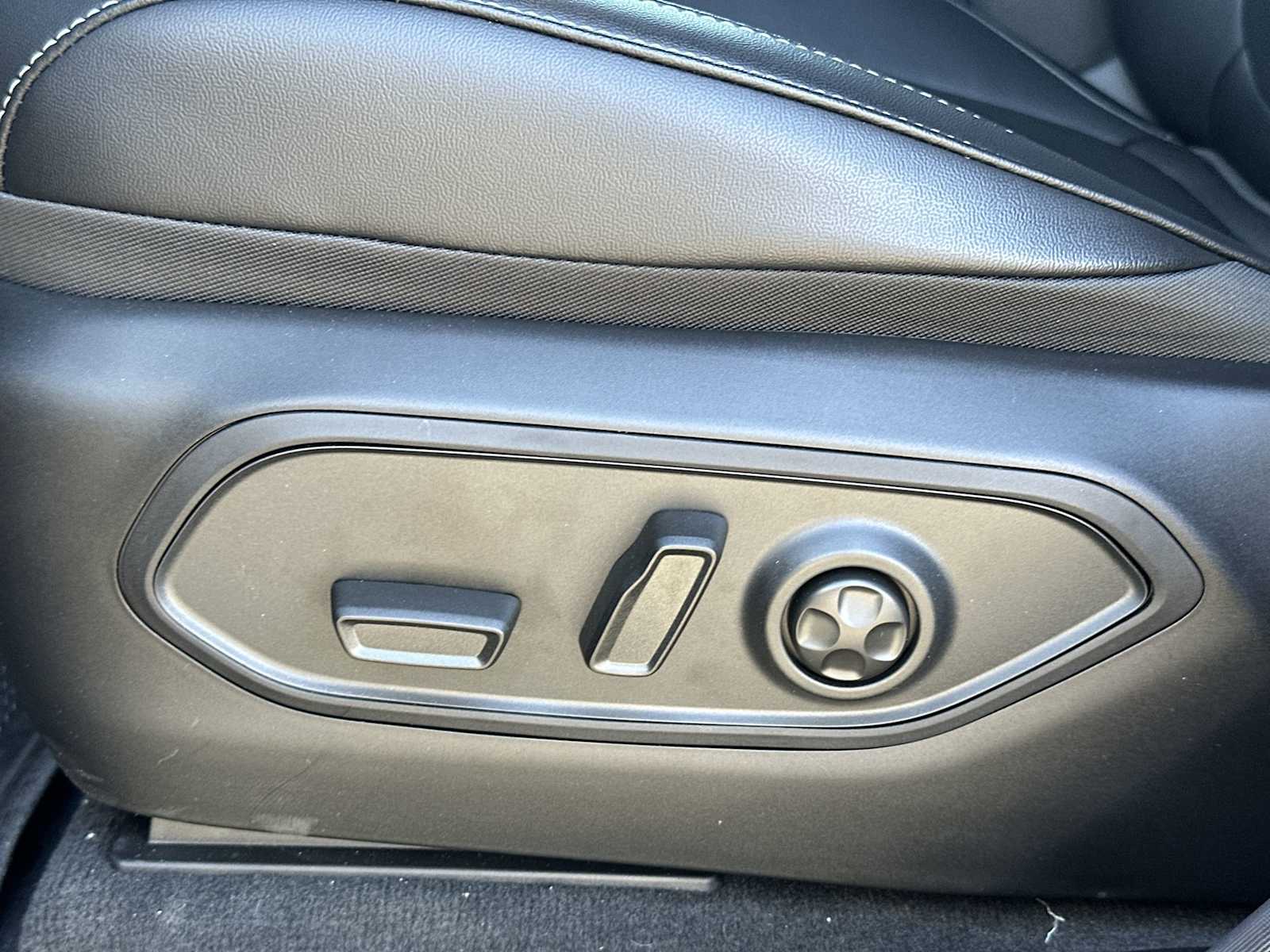 Thumbnail: 2025 Jeep Grand Cherokee - 14