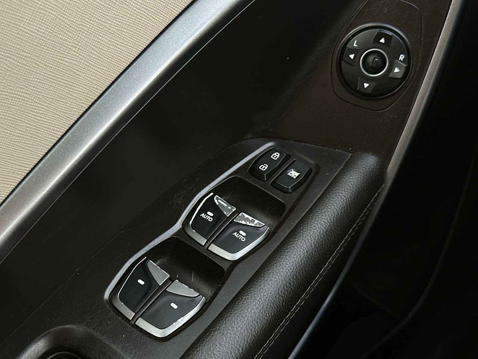 Thumbnail: 2017 Hyundai Santa Fe - 15