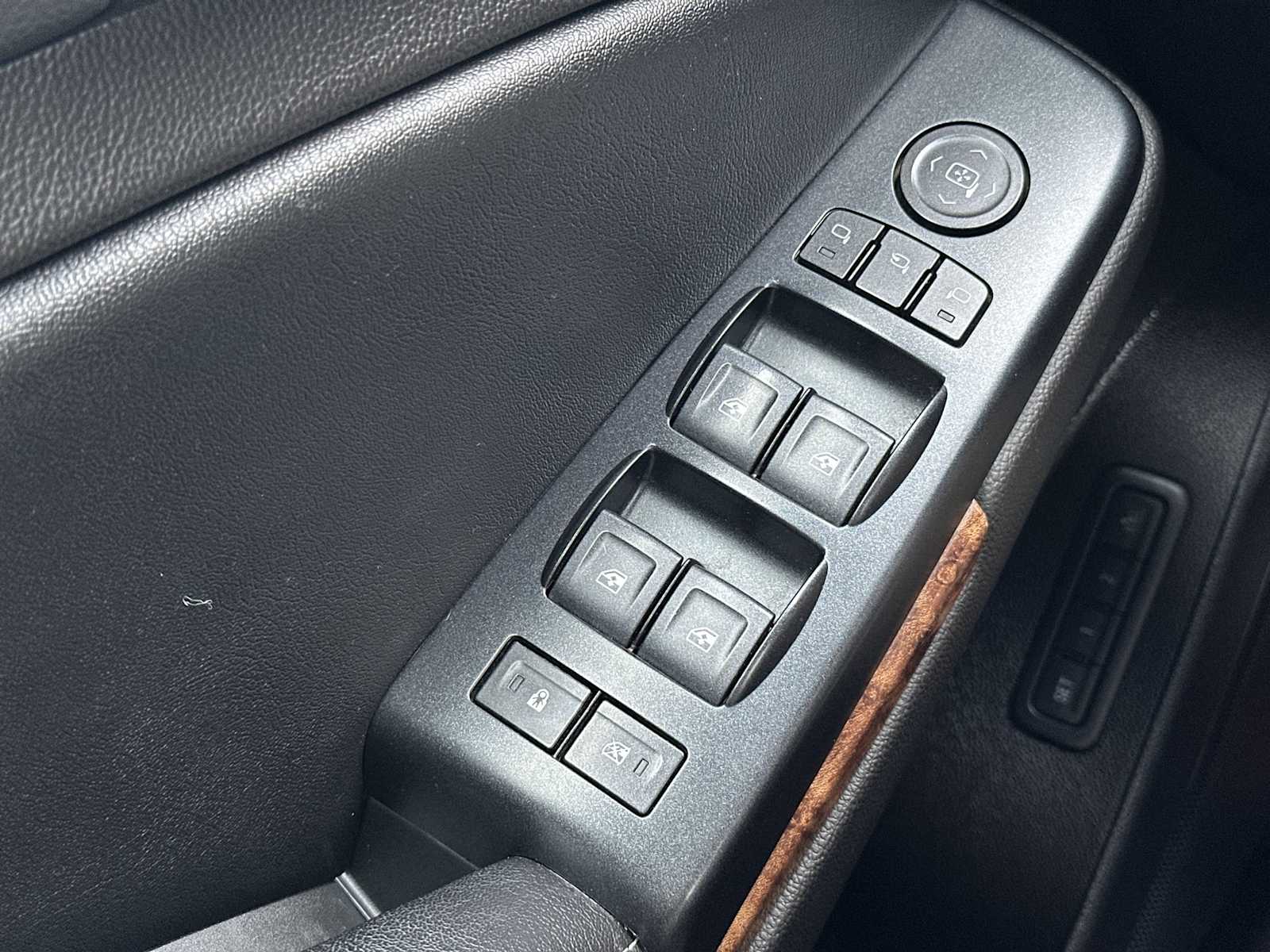 Thumbnail: 2015 Chevrolet Tahoe - 15