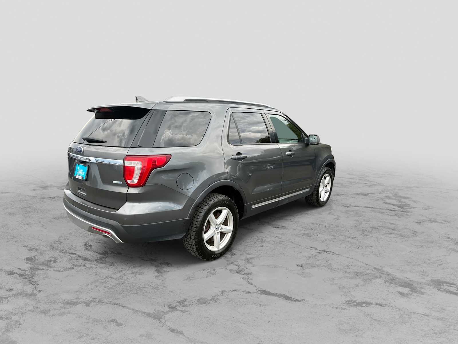 Thumbnail: 2016 Ford Explorer - 8