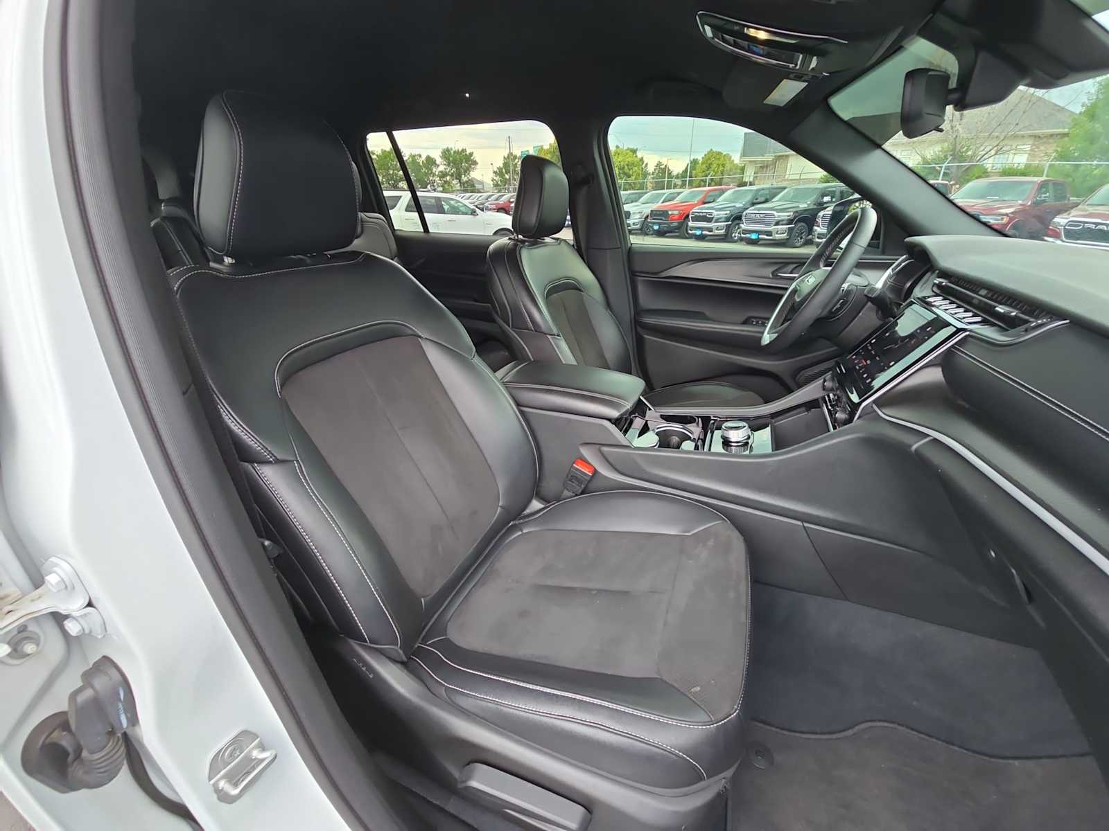 Thumbnail: 2023 Jeep Grand Cherokee - 24