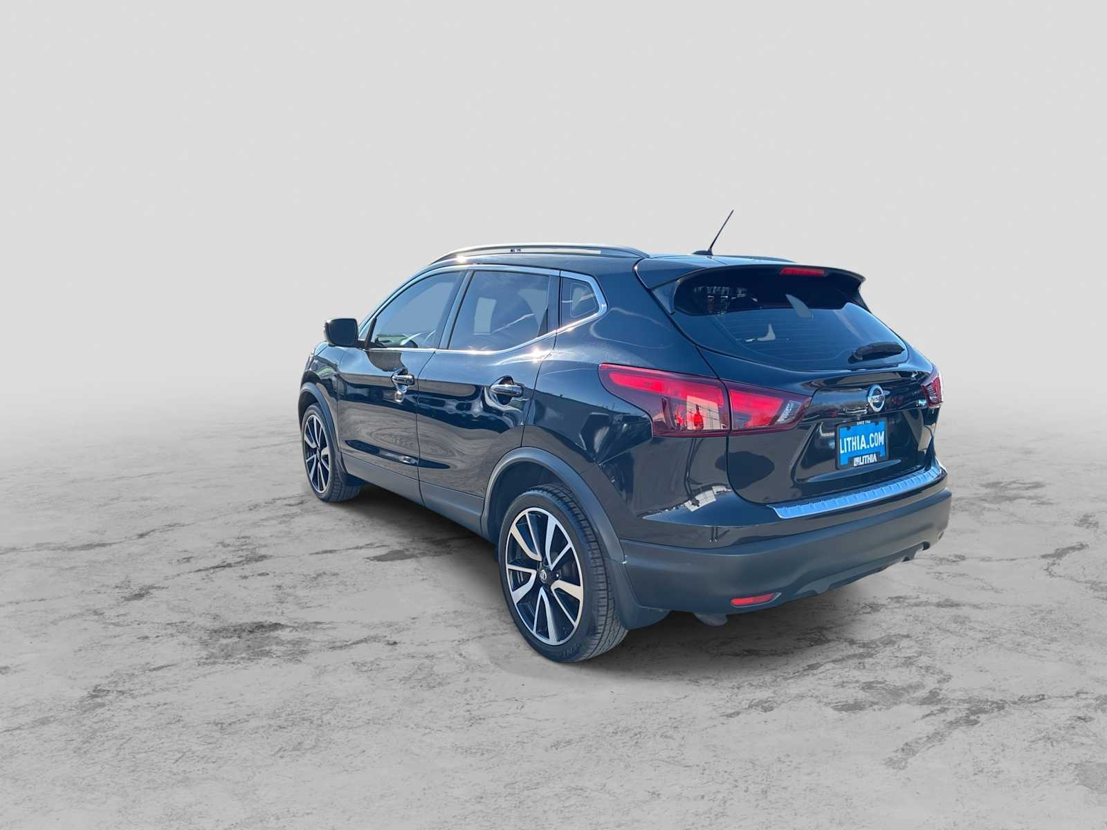 Thumbnail: 2017 Nissan Rogue Sport - 6