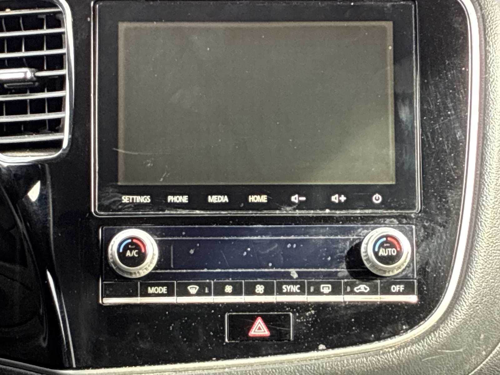 Thumbnail: 2020 Mitsubishi Outlander - 21