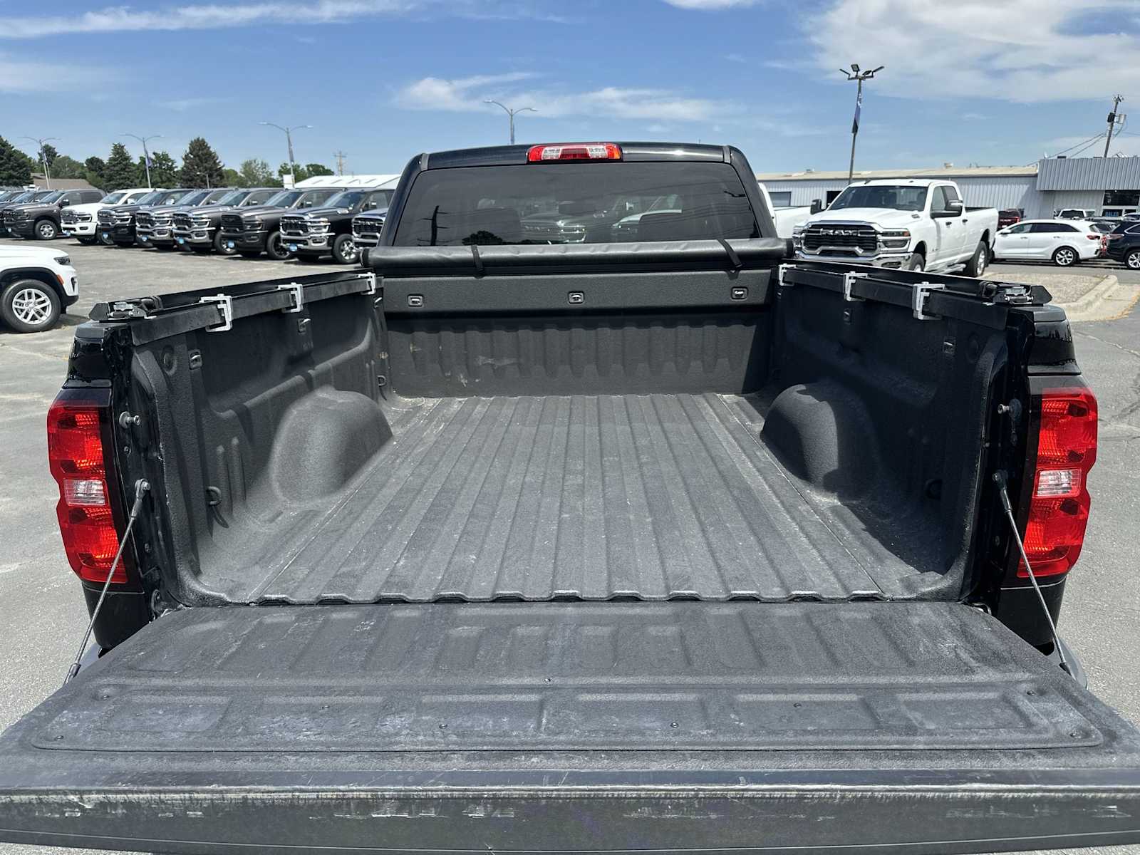 Thumbnail: 2018 Chevrolet Silverado 1500 - 19