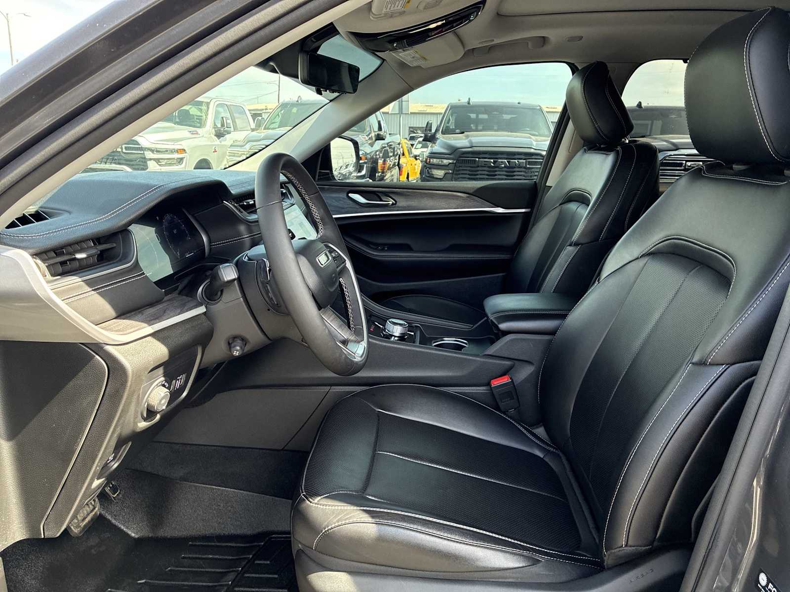 Thumbnail: 2023 Jeep Grand Cherokee - 13