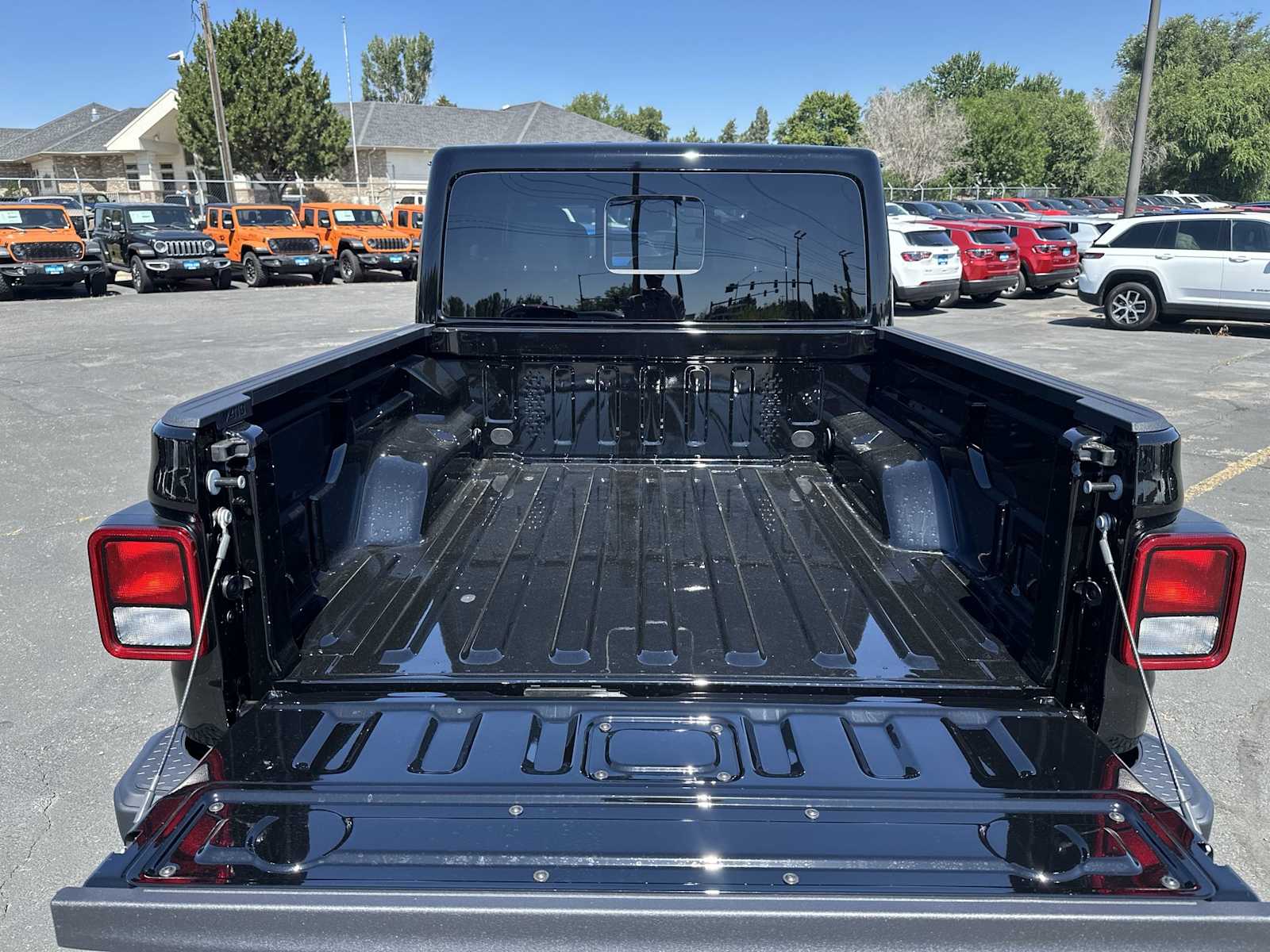 Thumbnail: 2025 Jeep Gladiator - 19