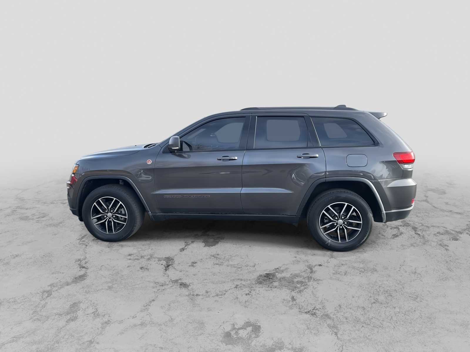 Thumbnail: 2017 Jeep Grand Cherokee - 5