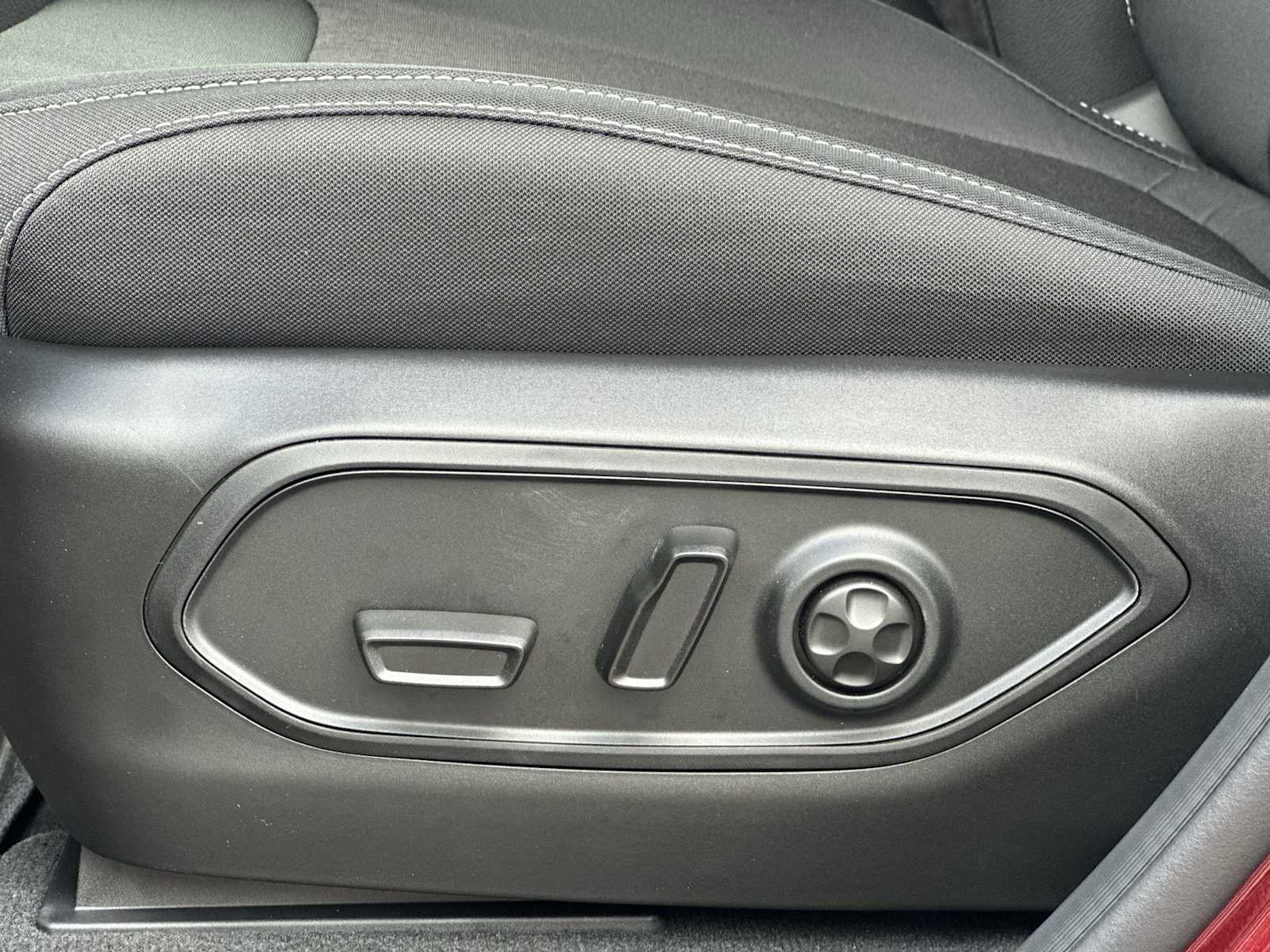 Thumbnail: 2025 Jeep Grand Cherokee - 14