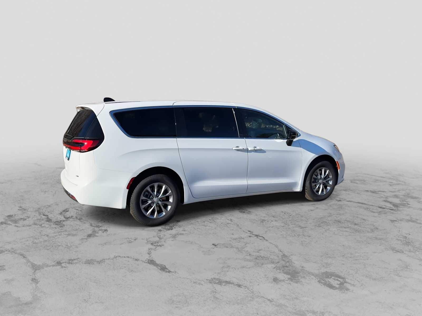 Thumbnail: 2026 Chrysler Pacifica - 9