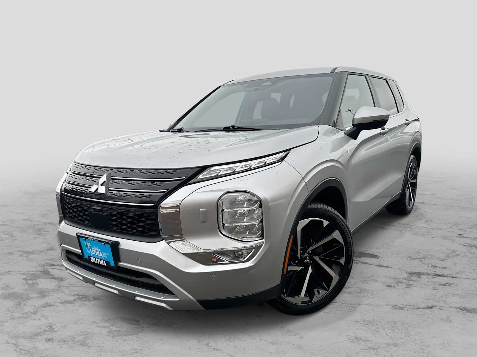 2024 Mitsubishi Outlander SE's photo