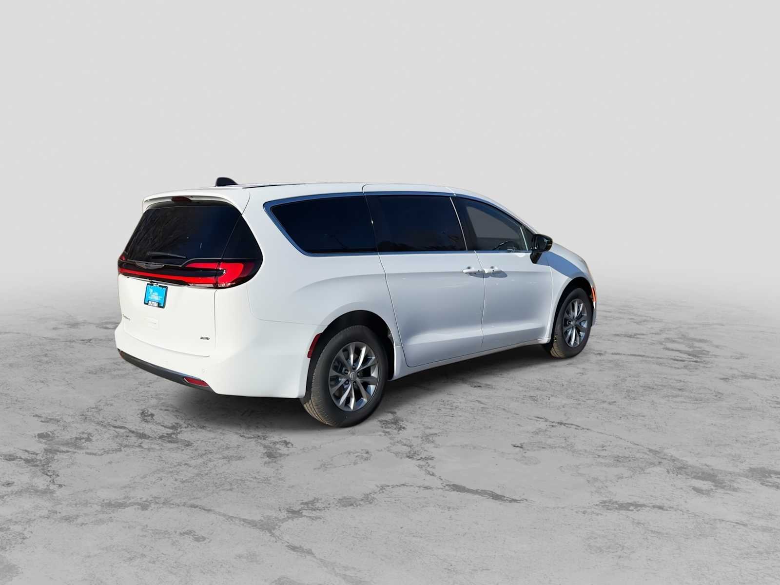 Thumbnail: 2026 Chrysler Pacifica - 8