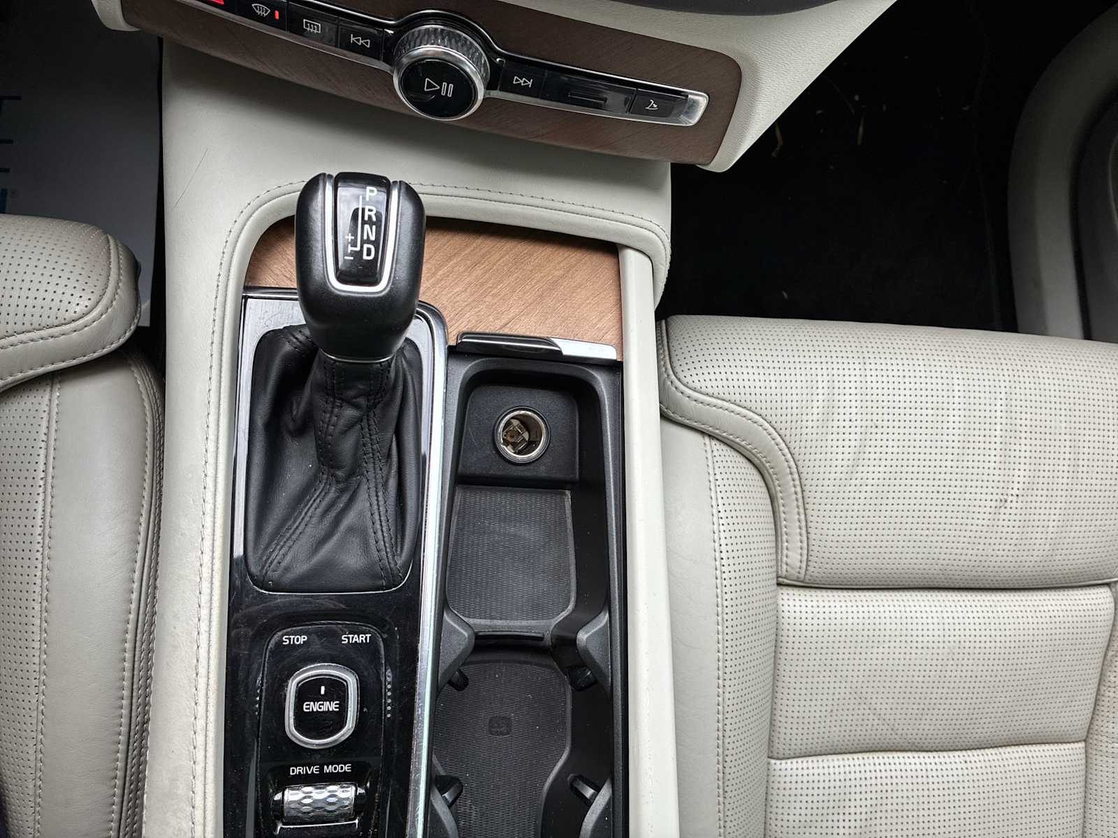 Thumbnail: 2017 Volvo XC90 - 25